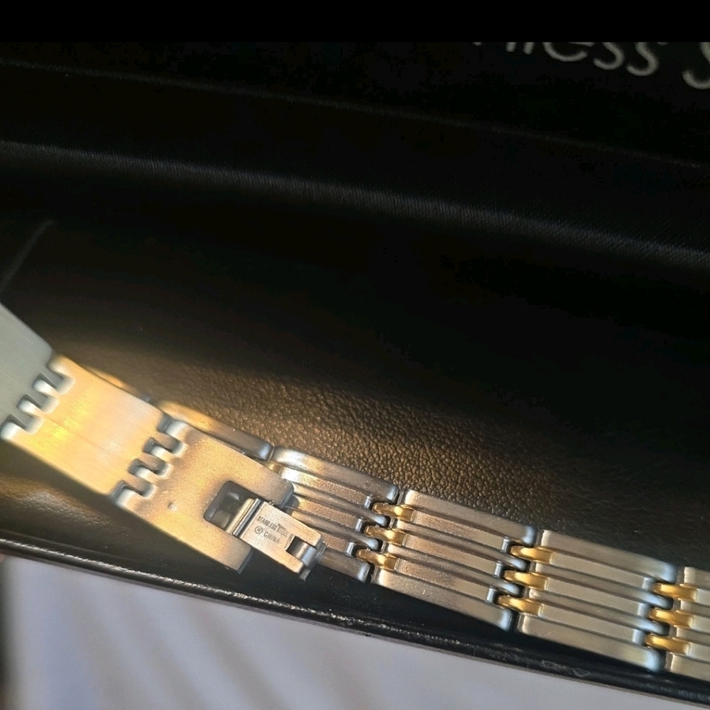 Mens Stainless Steel Linked Bracelet Jewelry comes with box. silver and gold. - Picture 5 of 5